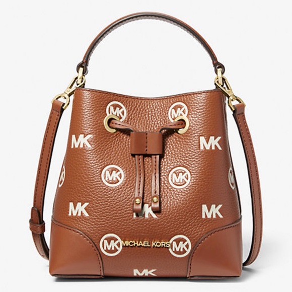 New w/Tags & Dust bag Michael Kors Mercer Small Logo Embossed Leather Bucket Bag - Picture 1 of 9
